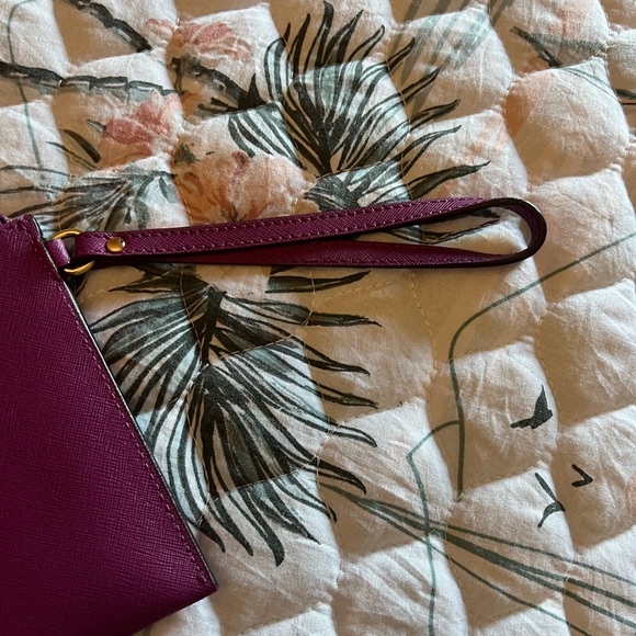 Michael Kors Wristlet - Picture 5 of 7